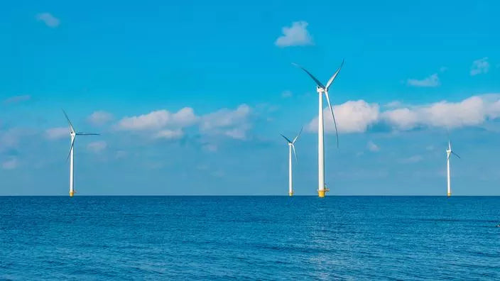 Jean Castex lance deux premiers projets de parcs éoliens flottants en Méditerranée Vinsenk prod